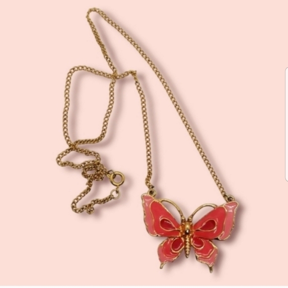 MODE ART VINTAGE PINK ENAMEL & GOLDTONE BUTTERFLY PENDANT NECKLACE - Picture 4 of 5